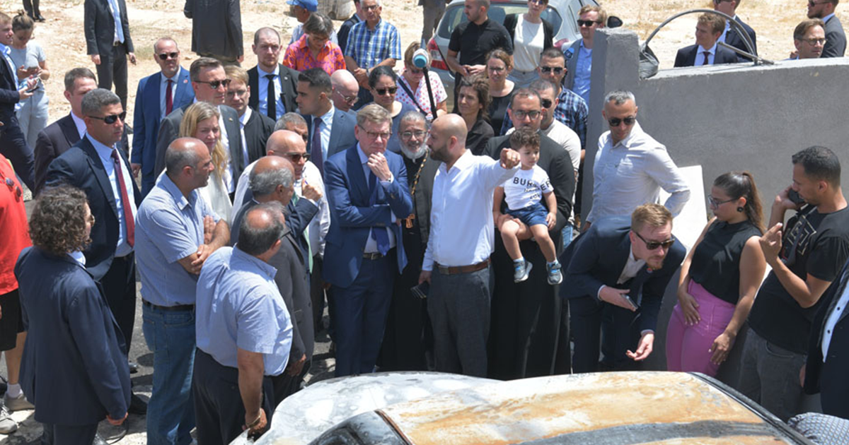 الطيبة تحت النار.. نجاة الصحفي جريس عازر وعائلته تفتح ملف استهداف المسيحيين وعدوان المستوطنين شرق رام الله